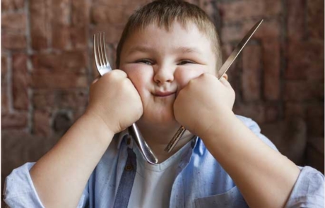 medium-shot-boy-holding-cutlery